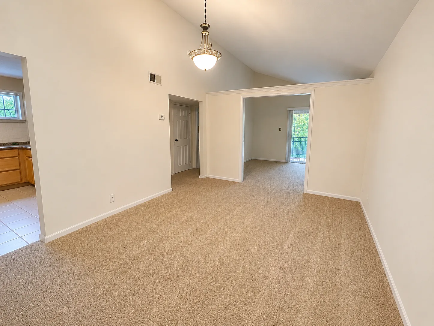 1 bed, 795 sqft, $1,300 — Photo 2