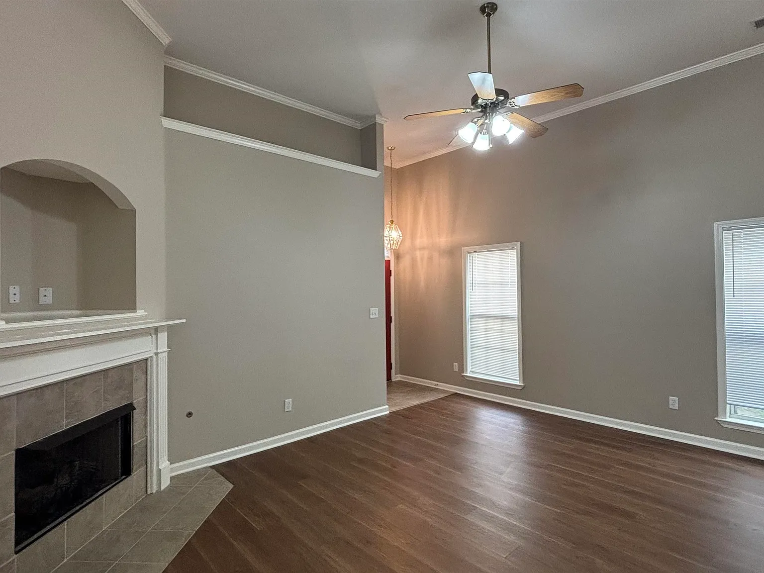 3 bed, 2.0 bath, 1205 sqft, $1,950 — Photo 3