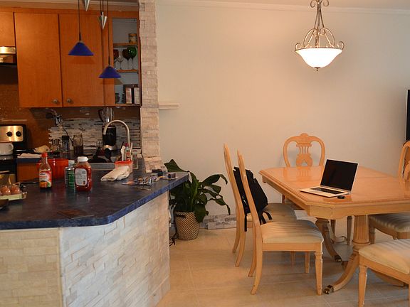 5th image of 1750 NE 191st St APT 317