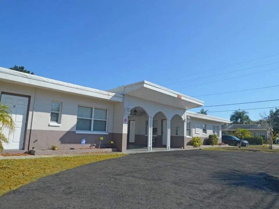Ruby Apartments- Sabal