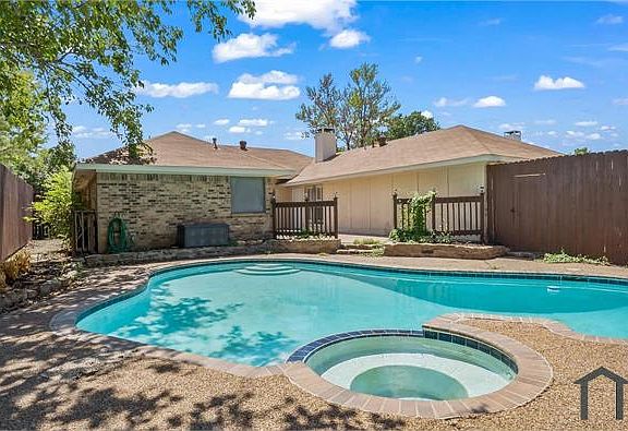 4th image of 1629 Glencairn Ln
