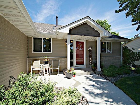 Inviting new porch, perfect for the beautiful summer evenings!