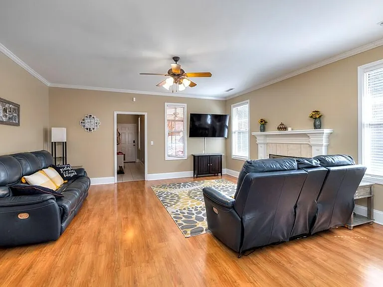 3200 Mayflower Ln — Photo 6
