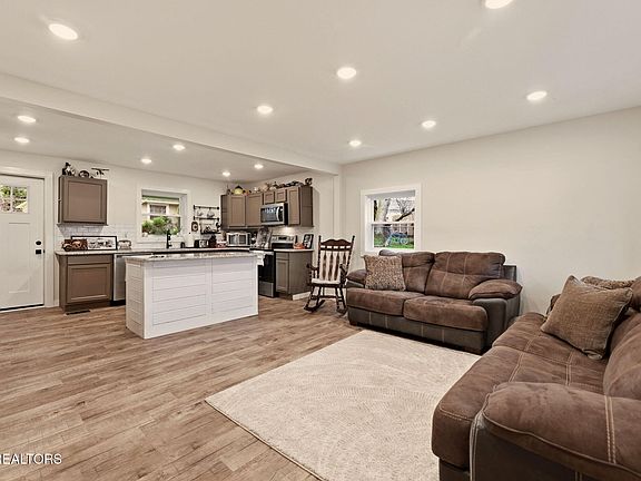 3rd image of 110 Parma Rd