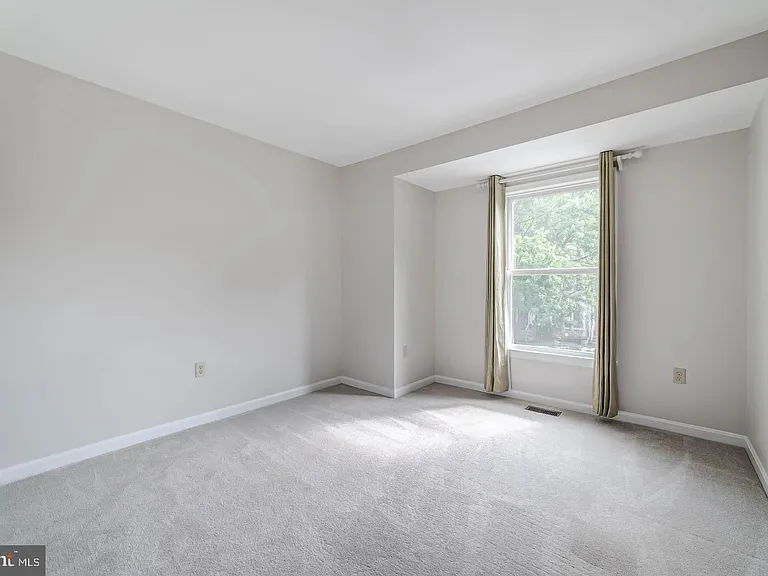 7208 Burton Hill Ct — Photo 18