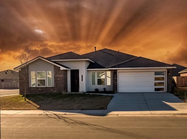 401 Cowboy Ln, Wolfforth, TX 79382