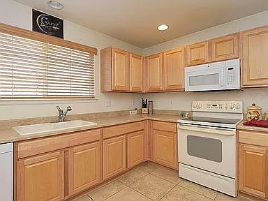 342 Las Lomas St — Photo 3
