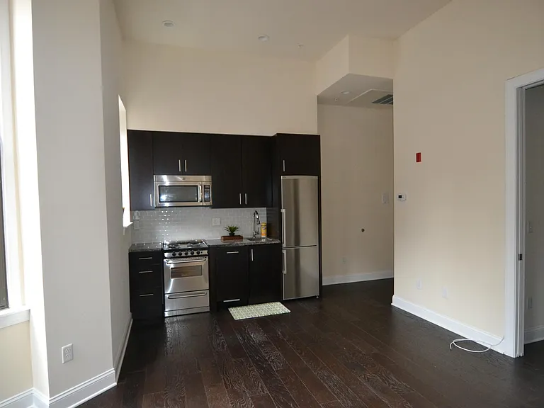 115 S 21st St #101 — Photo 2