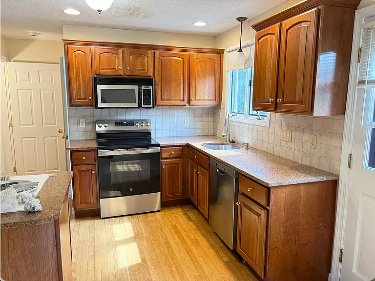 7 Oak St #5 — Photo 3