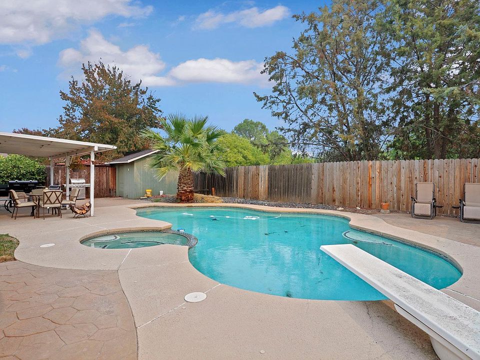 1st image of 2460 Saguaro Way