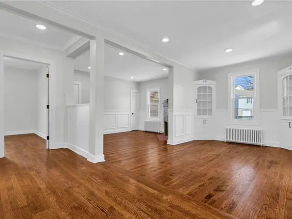 33 Grove Ave APT 2, Westerly, RI 02891