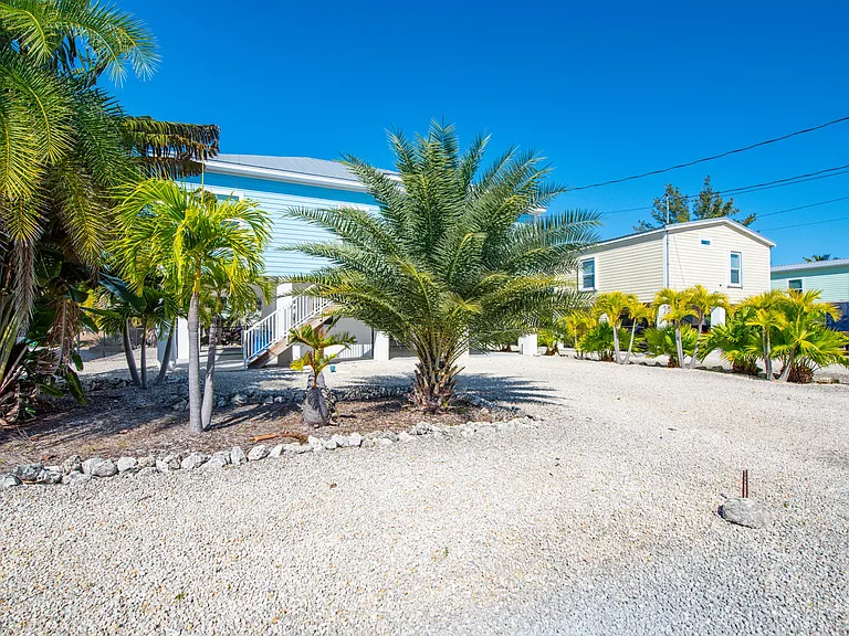 27235 Mariposa Rd — Photo 31