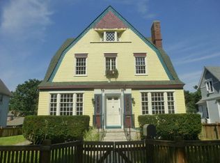 832 N Spring St, Elgin, IL 60120