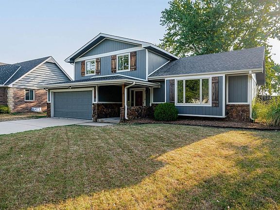 2nd image of 2216 N Hathway Cir