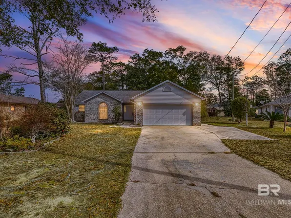 2776 Santa Rosa Dr, Lillian, AL 36549