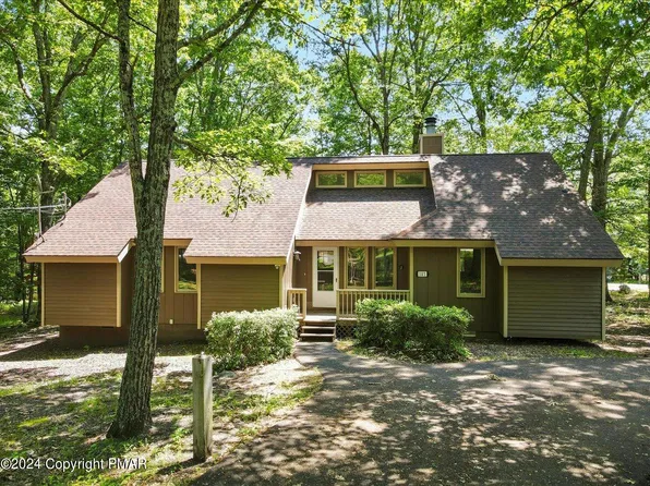 107 Stafford Dr, Bushkill, PA 18324