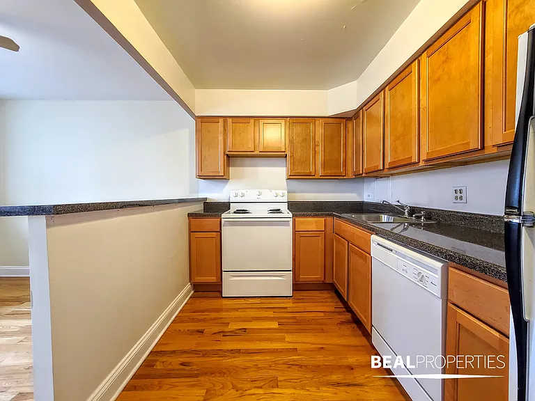1446 N Dearborn St — Photo 35