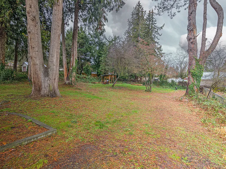 617 N Laventure Rd #B — Photo 16