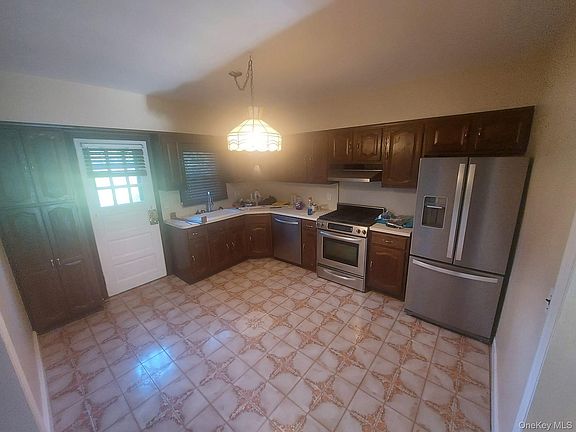 2nd image of 368 Packman Ave