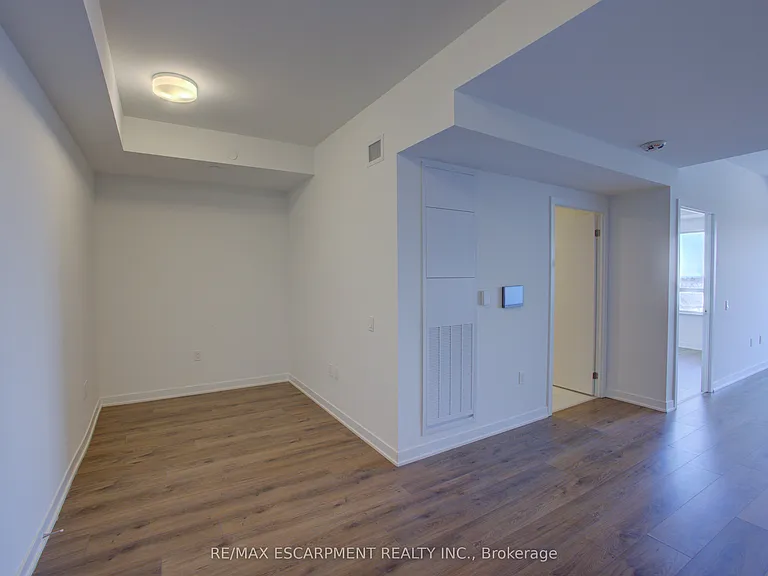 395 Dundas St W #413 — Photo 8