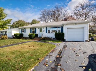 34 Riley Dr, Riverside, RI 02915