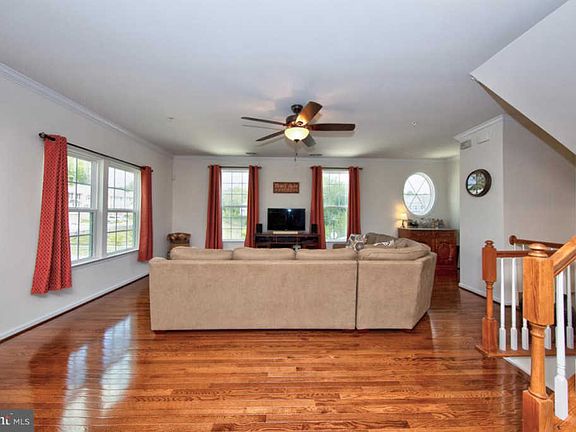 4th image of 1357 Dickinson Ct