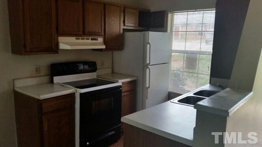 2nd image of 2621 Stewart Dr