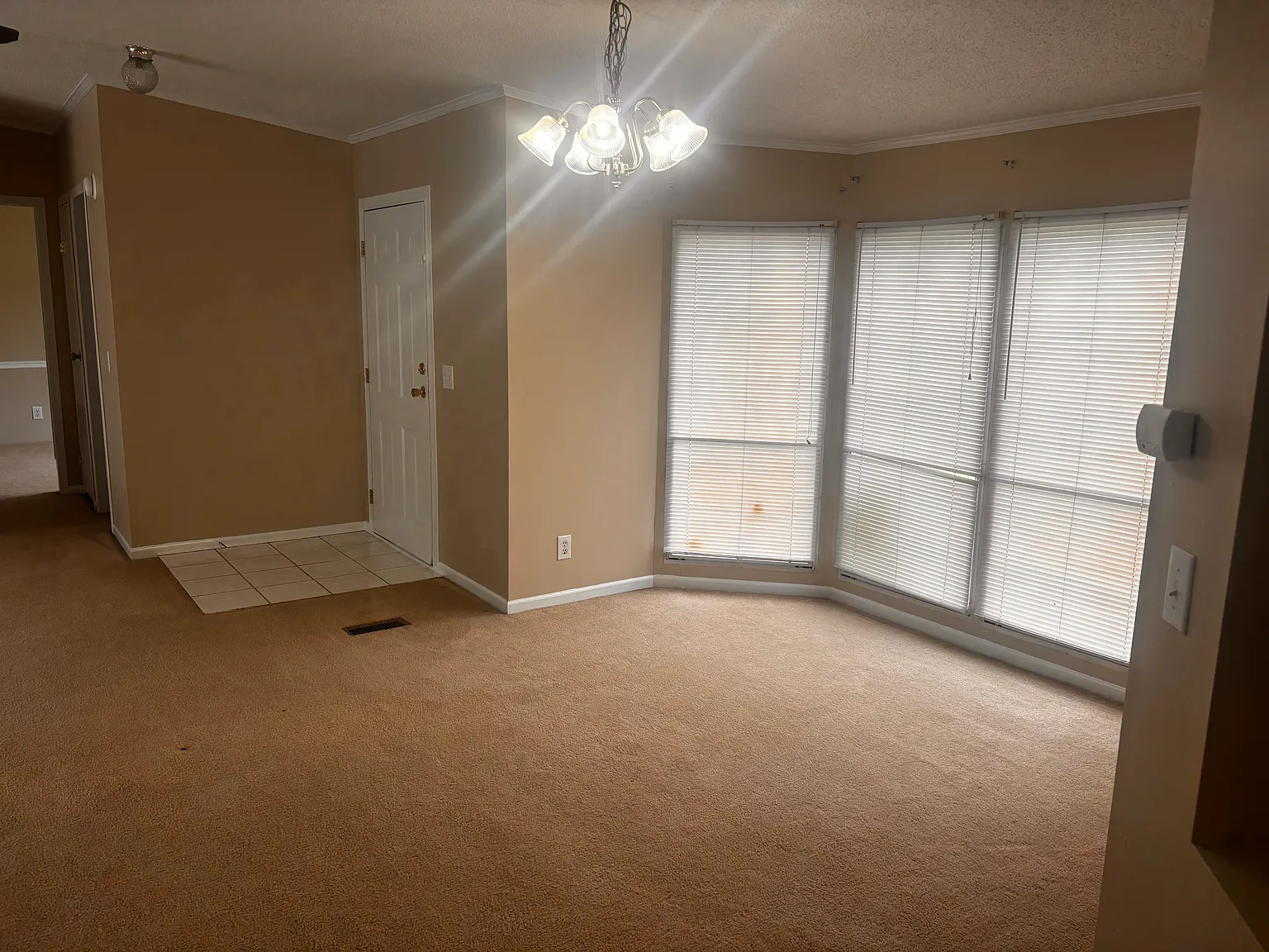 3 bed, 1800 sqft, $1,500 — Photo 4