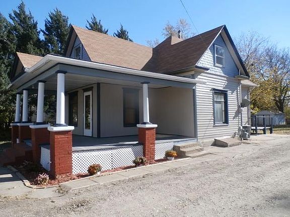 2nd image of 108 SE 2nd St