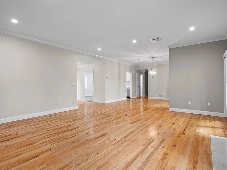802 Heritage Hls — Photo 3