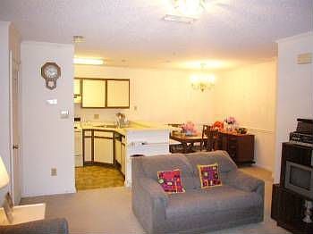 3rd image of 102 Stratford Dr APT D