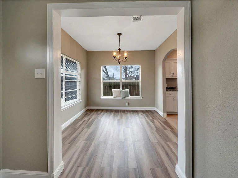 8214 Peekskill Ln — Photo 5