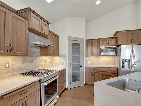 4th image of 6808 S Woodhaven Ct