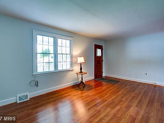 5th image of 1055 Woodland Ave