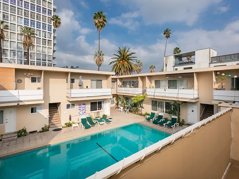 Hollywood Towers — Photo 6