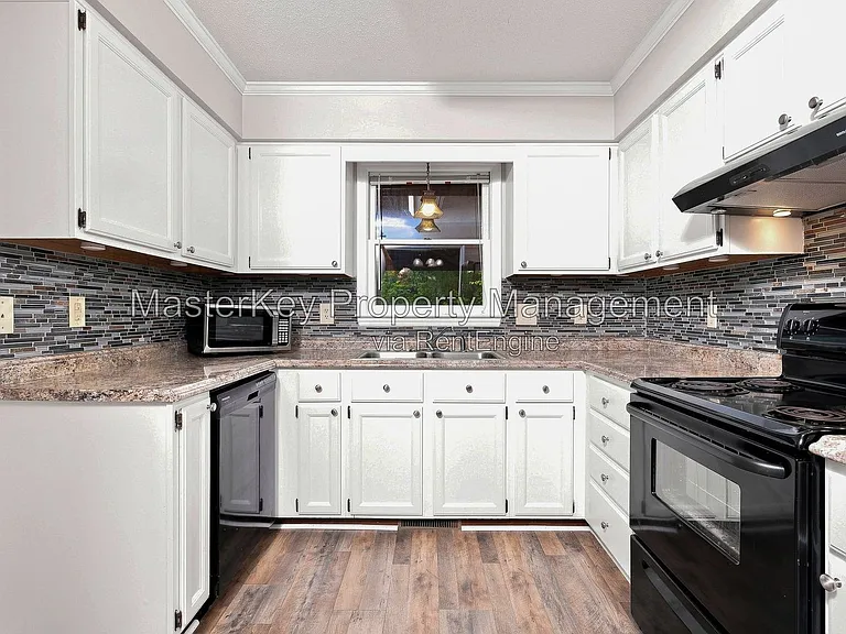 5017 Walton Hill Rd — Photo 4