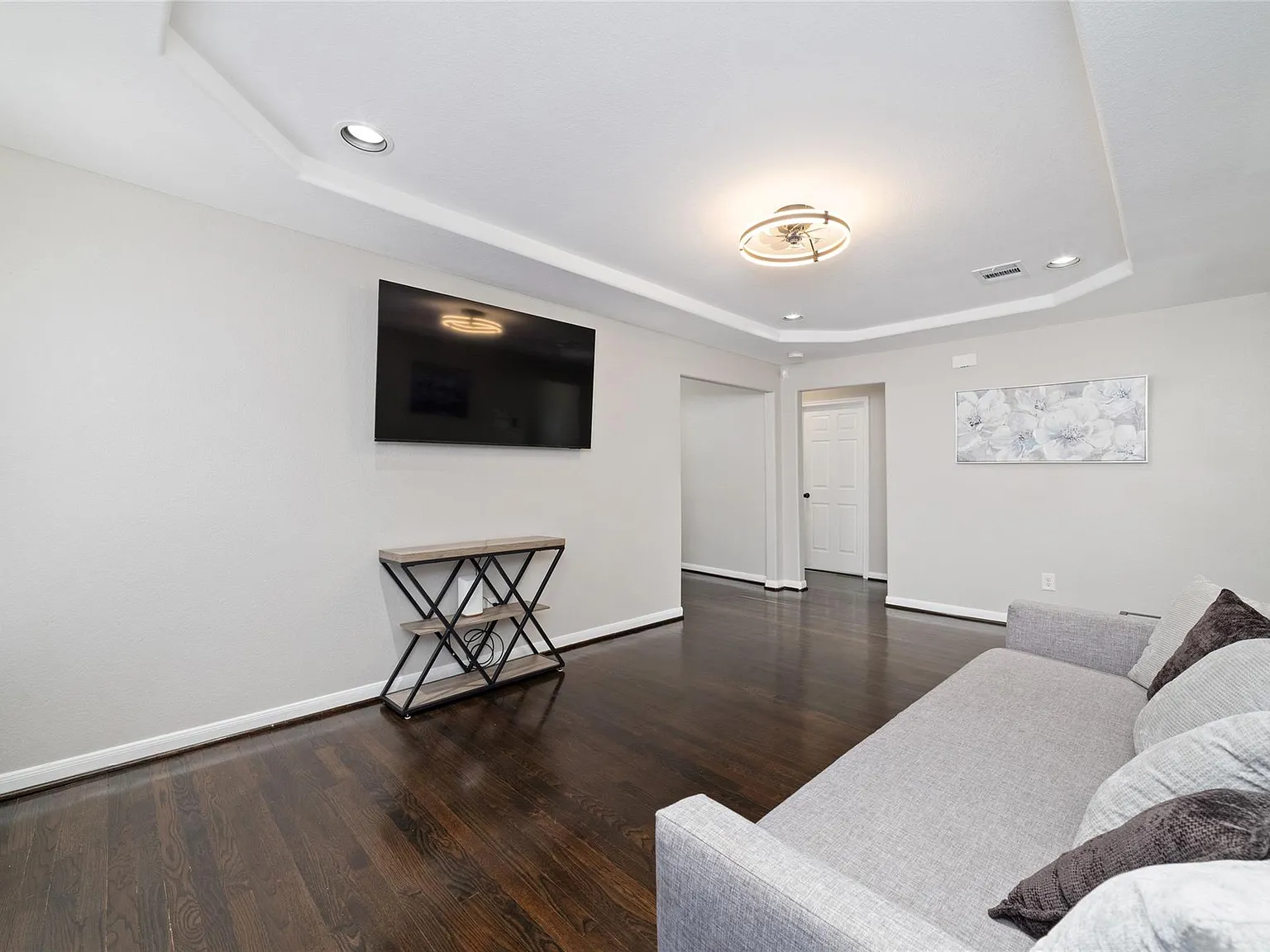 3 bed, 2.0 bath, 900 sqft, $2,150 — Photo 4
