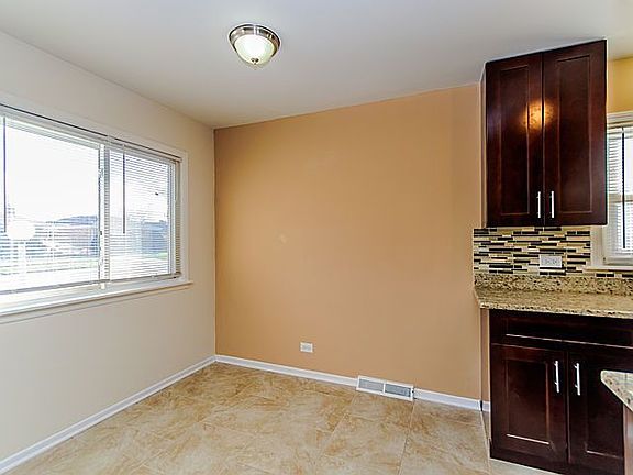 2nd image of 442 Crandon Ave