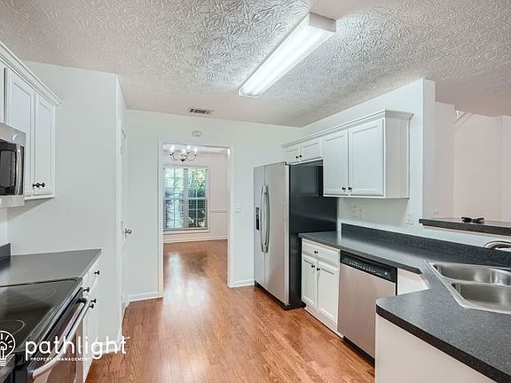 3rd image of 315 Winthrop Dr