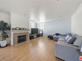 1049 S Hobart Blvd #203, Los Angeles, CA 90006