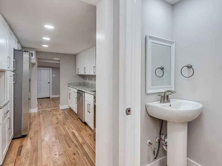 118 E Monmouth St — Photo 12