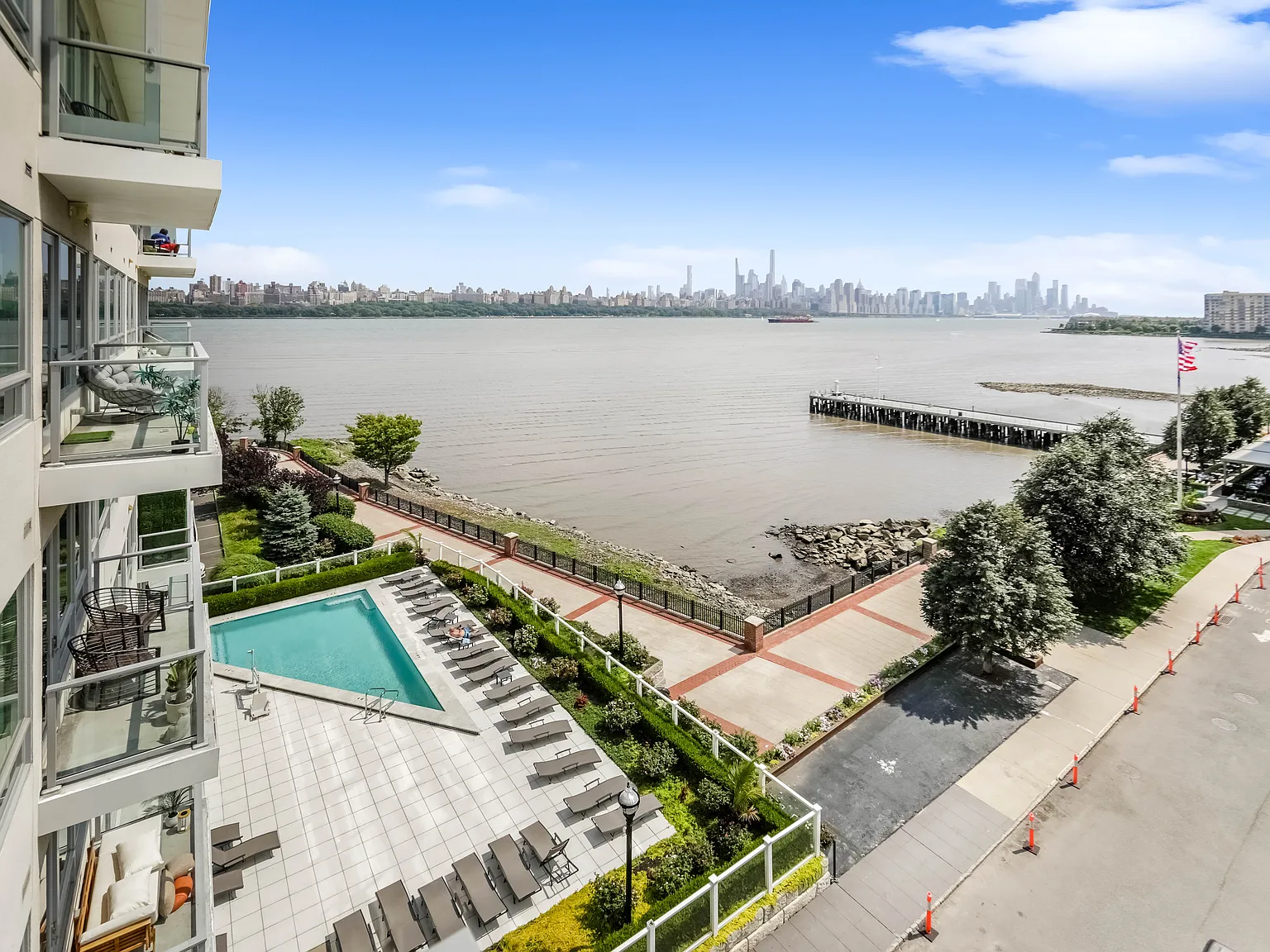 2 bed, 1164 sqft, $5,500 — Photo 2