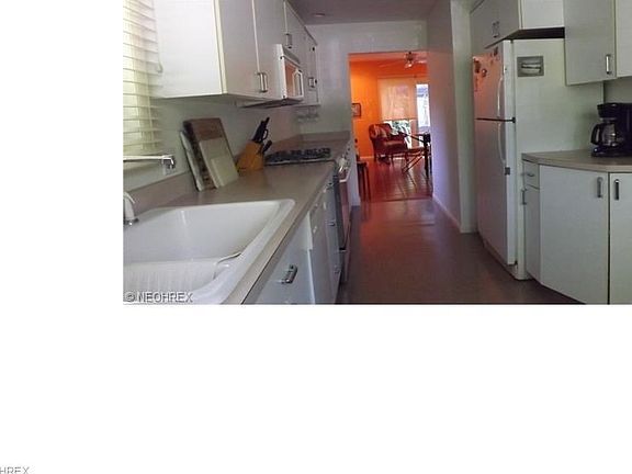 3rd image of 859 Lakeview Ave