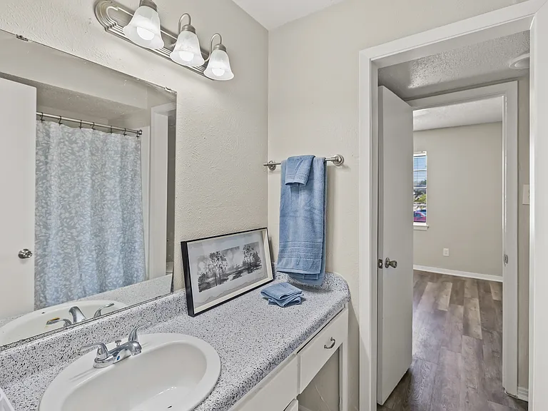 La Bella Apartments — Photo 25