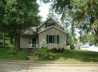 2212 N 9th St, Clinton, IA 52732