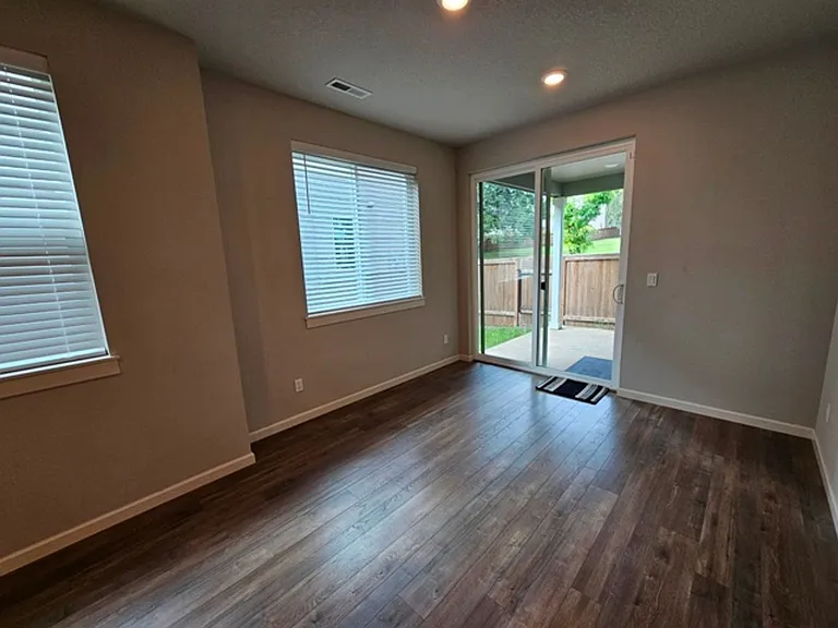 3915 Lindburg Rd SE — Photo 4