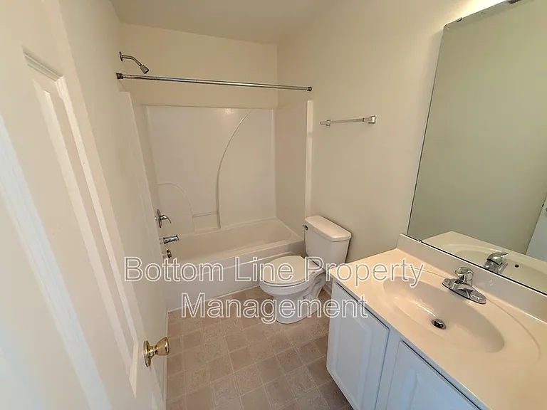 5703 Erin Dr — Photo 14