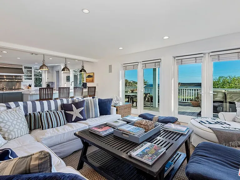 25129 Malibu Rd — Photo 13