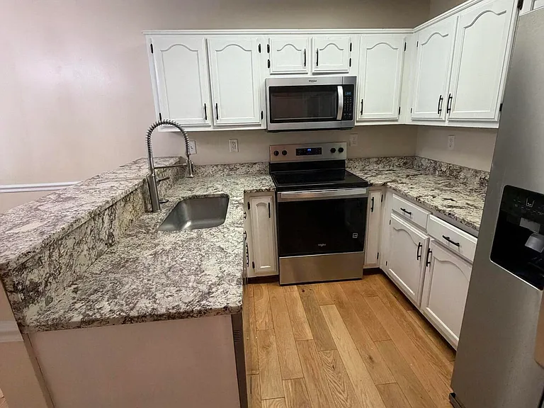 7632 Tally Ho Dr E — Photo 3