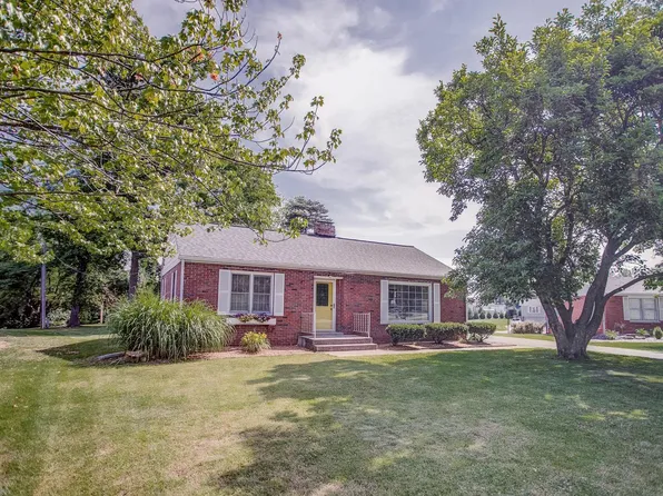 12 Davis Dr, Jerseyville, IL 62052